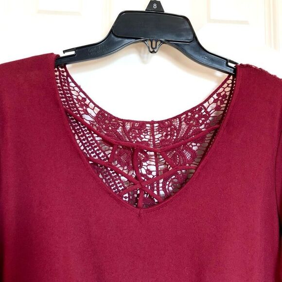 NO BOUNDARIES - NWT - L Sz XL Cage Neck/Lace Medallion Back Top/Red Pomegranate - Picture 5 of 16